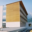 Eine Holzfassade aus Rhombusleisten mit Holzlasur von Natural Naturfarben
