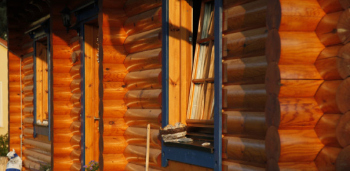 Holzhaus mit Holzlasur