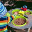 Upcycling: Kabeltrommel wird mit Holzlasur Silbergrau zum hübschen Sandkasten