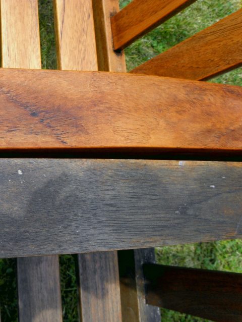 Graues Teakholz aufhellen Verwittertes Gartenmöbel reingen und ölen