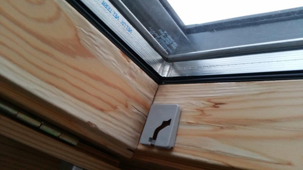 Dachfenster lackiert - Ecke leidet unter Kondenswasser