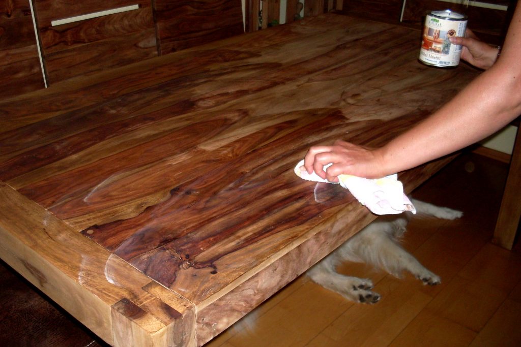 Sheesham Holz ölen Der natürliche Schutz gegen Flecken Natural