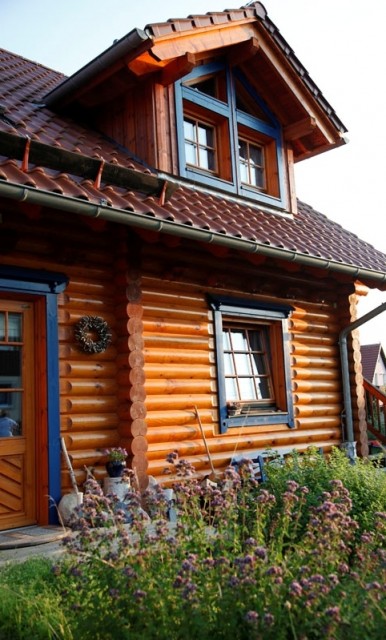 Holzhaus streichen mit Holzlasur — Natural-Farben.de Aktuell